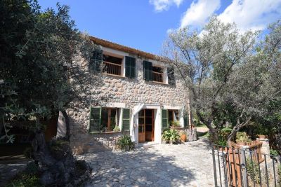 Beautifully renovated house with central heating in the mountains above Sóller