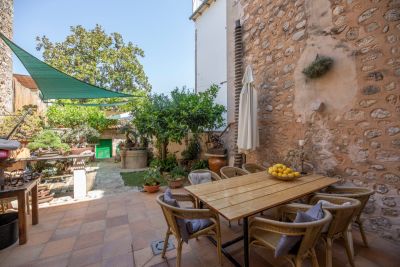 Large townhouse with beautiful courtyard and terraces in the centre of Sóller