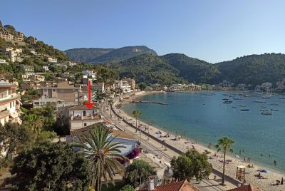 Extraordinary building with shop and three apartments in first line in Port de Sóller