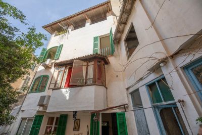 Large town house with courtyard and covered roof terrace in the heart of Sóller