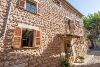 Townhouse with lots of style, courtyard and terrace in Sóller