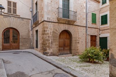 Townhouse with patio and terrace in the centre of Sóller