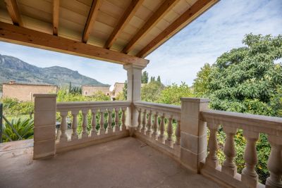 Townhouse with terraces and beautiful garden on the outskirts of Sóller