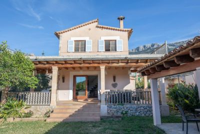 Beautiful country house with garden and parking in central location of Sóller