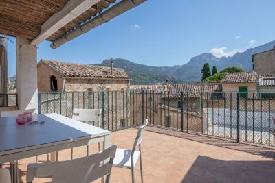Large townhouse with roof terrace in the center of Sóller