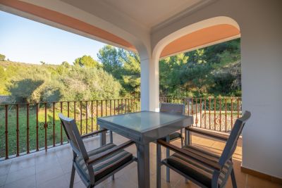 3 bedroom, 1 bathroom apartment and parking for seasonal rental