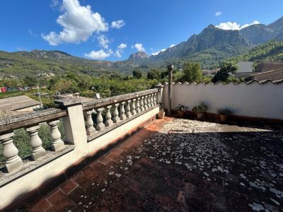 Village House with Garden on the Outskirts of Sóller