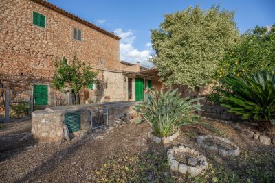 Mountain views and endless potential between Sóller and Fornalutx