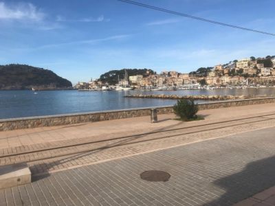 Commercial shop in first line for rent