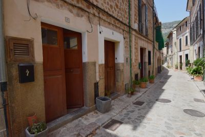 Centrally Located Townhouse with Small Terrace in Fornalutx